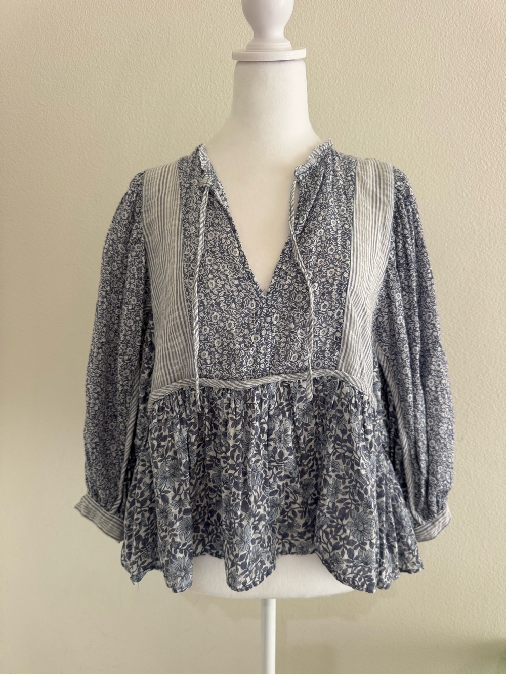 American Eagle Outfitters Navy and White Floral Peasant Blouse